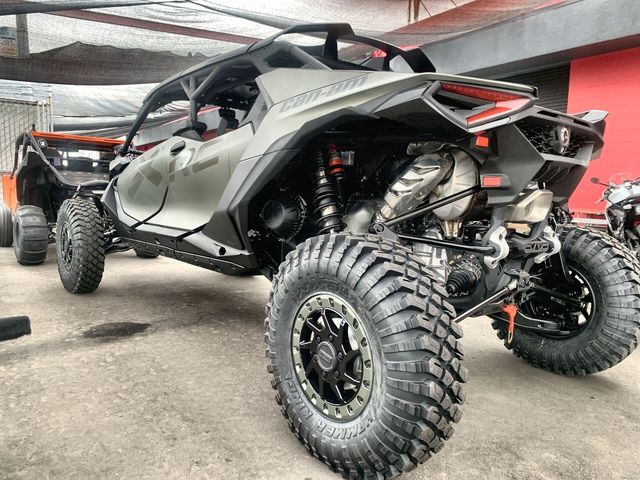 New 2026 Can-Am MAVERICK R MAX X RC WITH SMART-SHOX 999T DCT Image 7