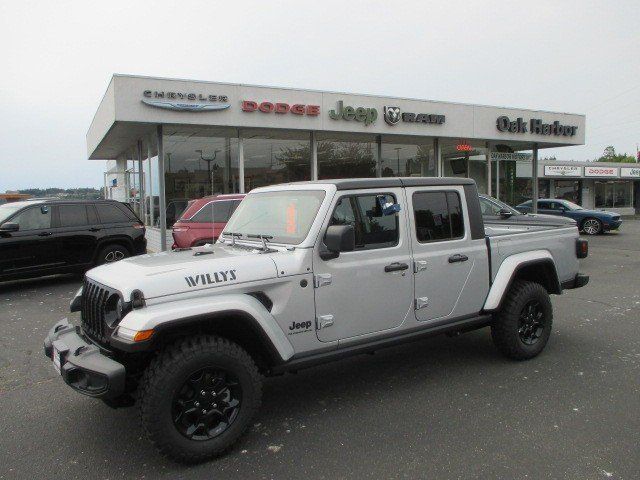 2023 Jeep Gladiator Willys 4x4 in a Silver Zynith Clear Coat exterior color and Blackinterior. Oak Harbor Motors Inc. 360-323-6434 ohmotors.com 