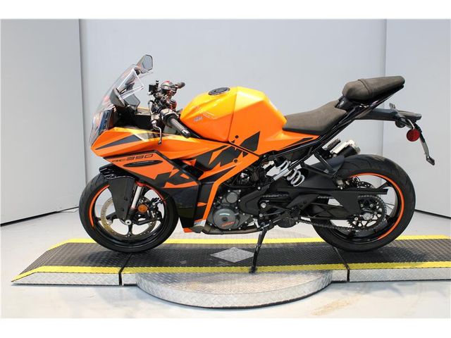 2022 KTM RC 390Image 2