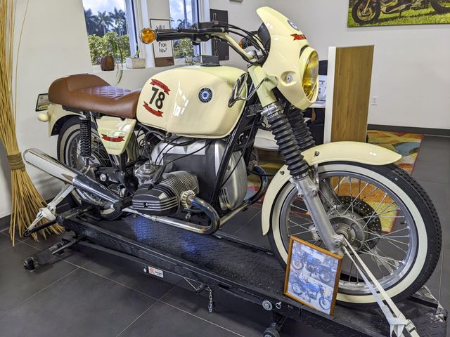 2024 Royal Enfield SUPER METEOR  in a INTERSTELLAR GREY exterior color. Royal Enfield Motorcycles of Miami (786) 845-0052 remotorcyclesofmiami.com 