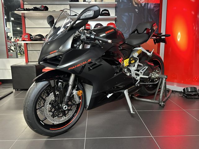 2025 Ducati PANIGALE V2Image 3