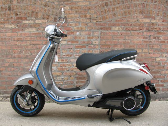 Vespa Elettrica - Electric Scooter 2024