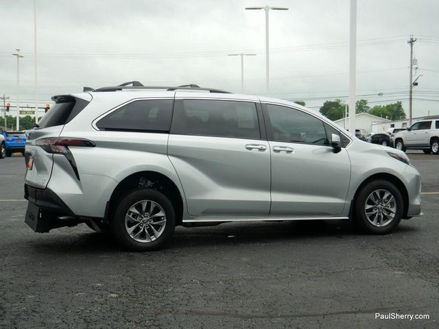 Used 2024 Toyota Sienna LEImage 28