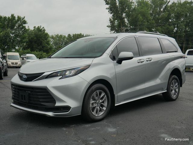 Used 2024 Toyota Sienna LEImage 22