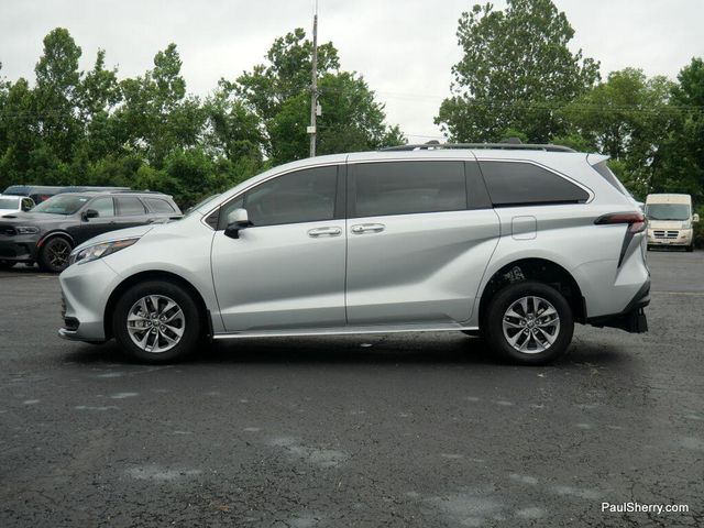 Used 2024 Toyota Sienna LEImage 25
