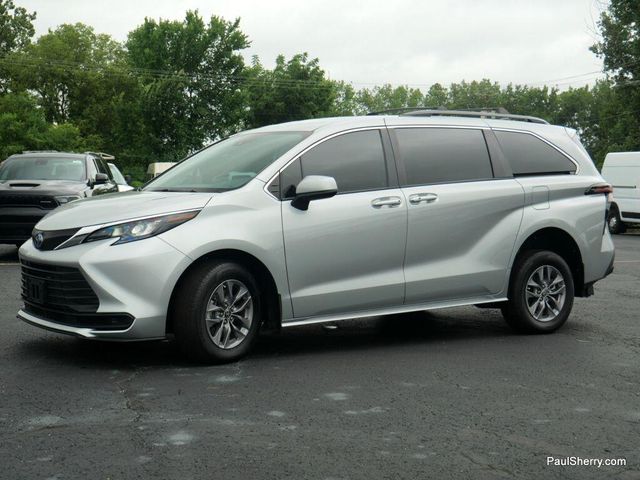 Used 2024 Toyota Sienna LEImage 24