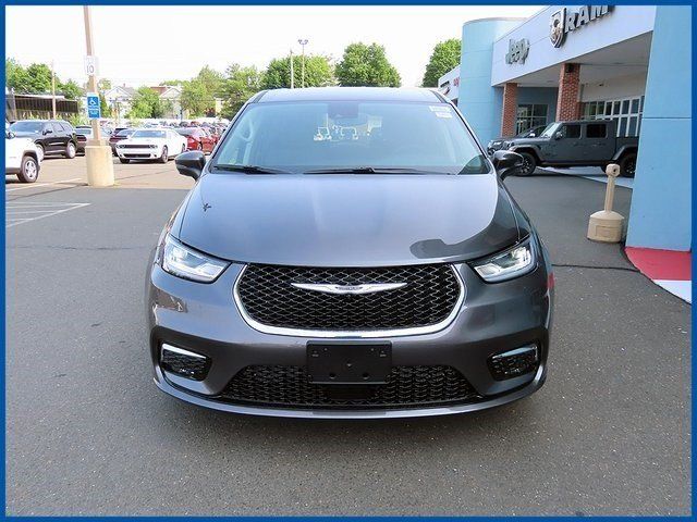 2023 Chrysler Pacifica Hybrid Touring L in a Granite Crystal Metallic Clear Coat exterior color and Black/Alloy/Blackinterior. Papas Jeep Ram In New Britain, CT 860-356-0523 papasjeepram.com 