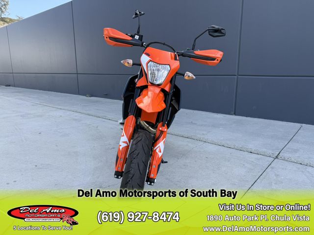 2024 KTM 690 SMC R Image 5