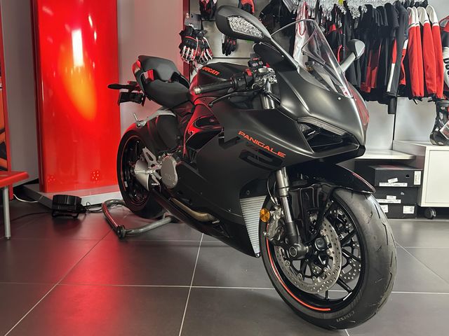 2025 Ducati PANIGALE V2Image 1