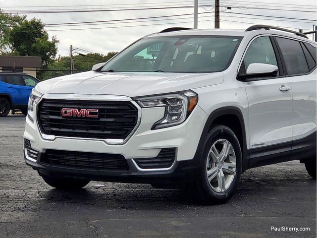 Used 2023 GMC Terrain SLEImage 2