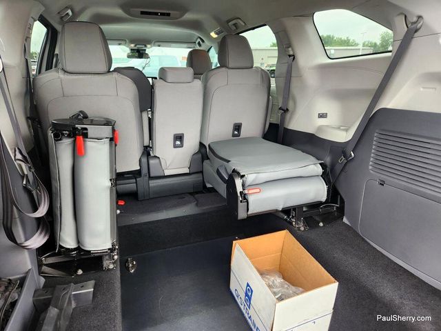 Used 2024 Toyota Sienna LEImage 33