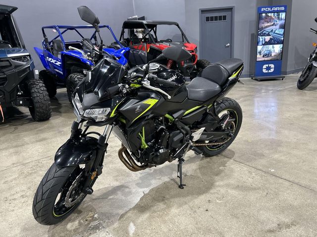 2022 Kawasaki Z650 Base  in a BLACK exterior color. Del Amo Motorsports of Redondo Beach (424) 390-7811 delamomotorsports.com 