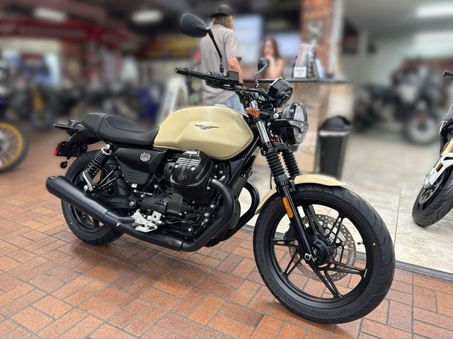 2027 Moto Guzzi V7 STONE