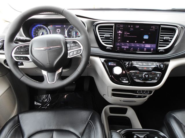 2022 Chrysler Pacifica Touring LImage 4