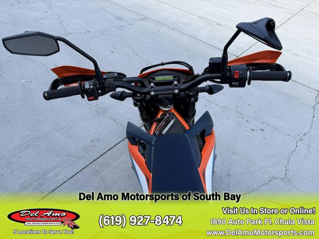 2024 KTM 690 SMC R Image 9