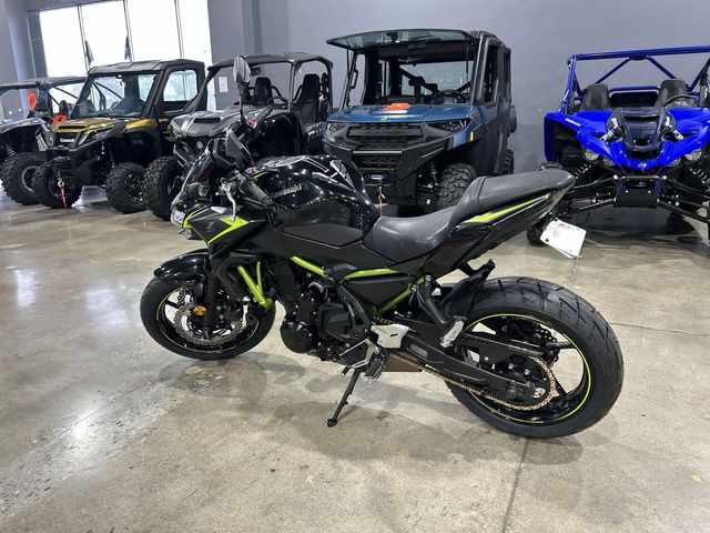 2022 Kawasaki Z650 Base  in a BLACK exterior color. Del Amo Motorsports of Redondo Beach (424) 390-7811 delamomotorsports.com 