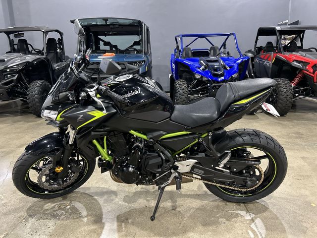 2022 Kawasaki Z650 Base  in a BLACK exterior color. Del Amo Motorsports of Redondo Beach (424) 390-7811 delamomotorsports.com 