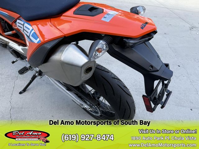 2024 KTM 690 SMC R Image 10