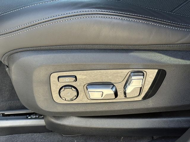 2024 BMW XM BaseImage 21