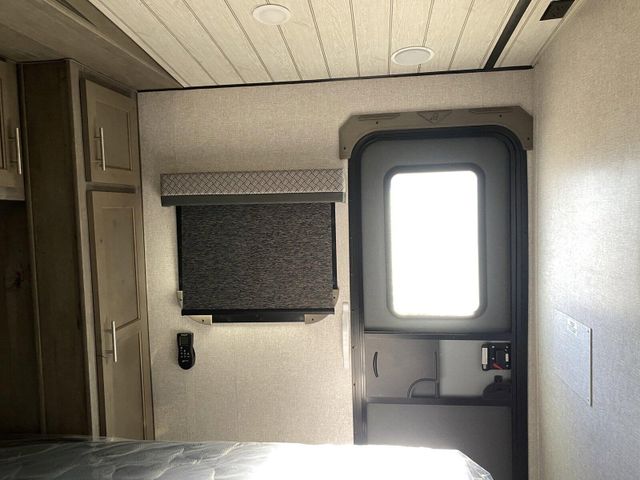 New 2024 ARCTIC FOX EDGE 27SX Image 31
