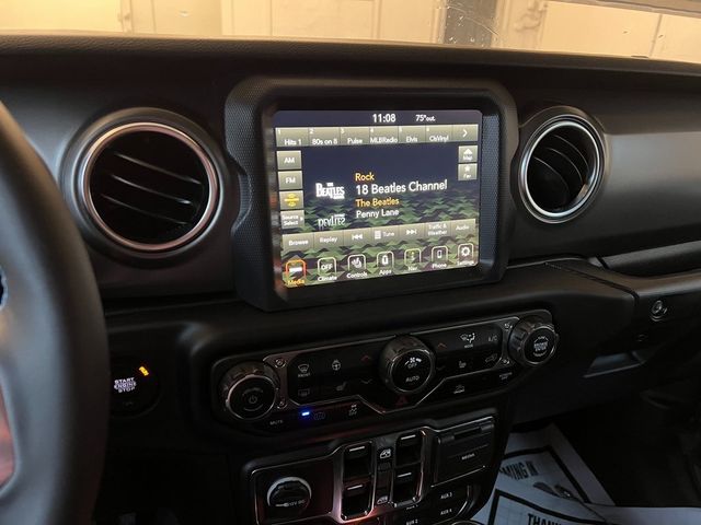 2023 Jeep Wrangler Rubicon 4xe photo 3