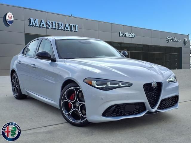 2025 Alfa Romeo Giulia VeloceImage 1