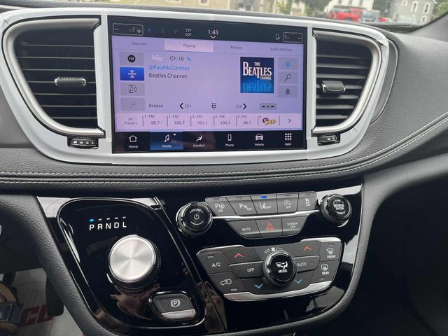 New 2025 Chrysler Pacifica SelectImage 20