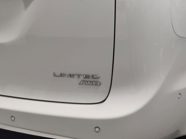Used 2024 Chrysler Pacifica Limited AWD w/Safety SphereImage 5