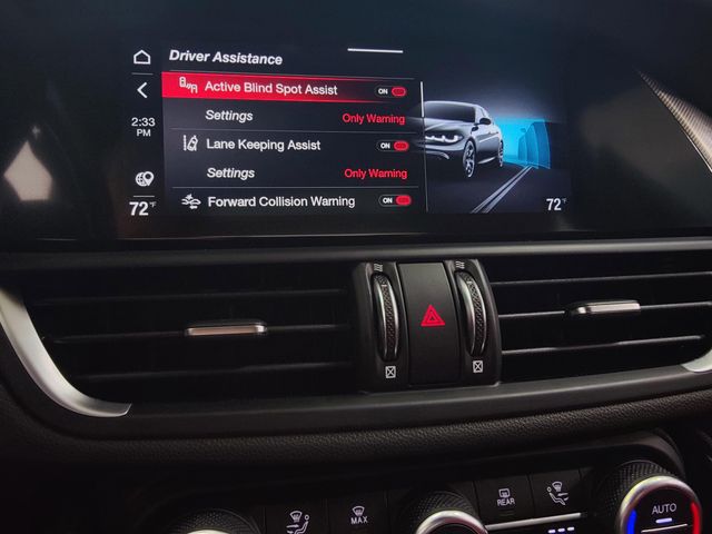 2024 Alfa Romeo Giulia Veloce AWD w/Sunroof/NAV/Activ AsstImage 9