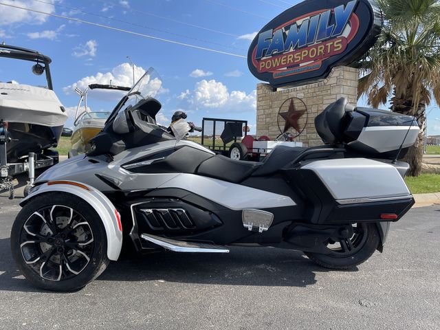 2023 CAN-AM SPYDER RT LIMITED HYPER SILVER DARK in a SILVER exterior color. Family PowerSports (877) 886-1997 familypowersports.com 
