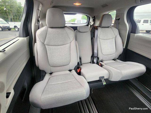 Used 2024 Toyota Sienna LEImage 4