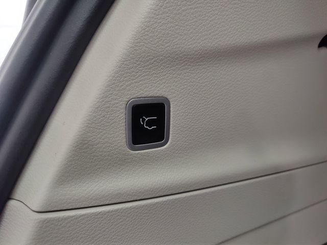Used 2024 Chrysler Pacifica Limited AWD w/Safety SphereImage 18