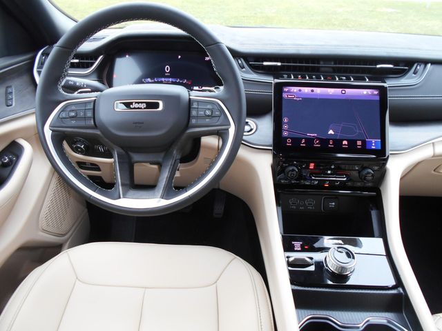 2025 Jeep Grand Cherokee Limited 4x4Image 4