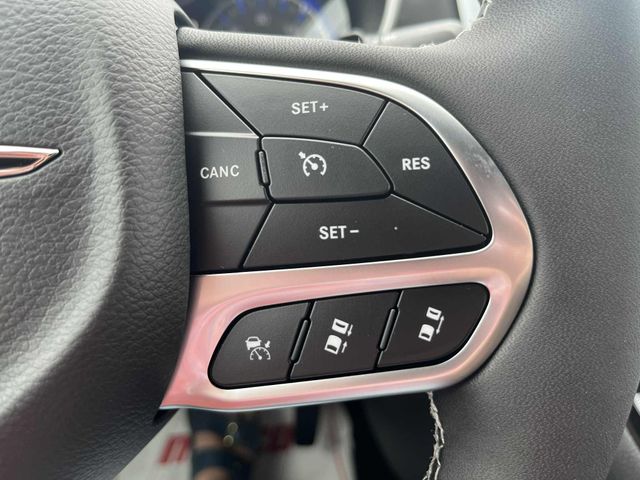 New 2025 Chrysler Pacifica SelectImage 21