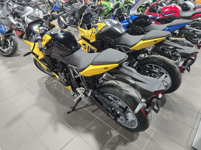 New 2025 Suzuki GSX 8R PEARL IGNITE YELLOW | Family Powersports