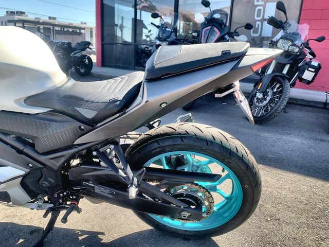Used 2024 Yamaha YZF-R3 ABS Image 10