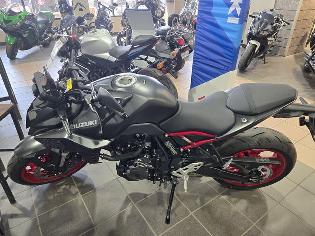 New 2025 Suzuki GSX8S | Family Powersports Lubbock | Lubbock, TX 79407