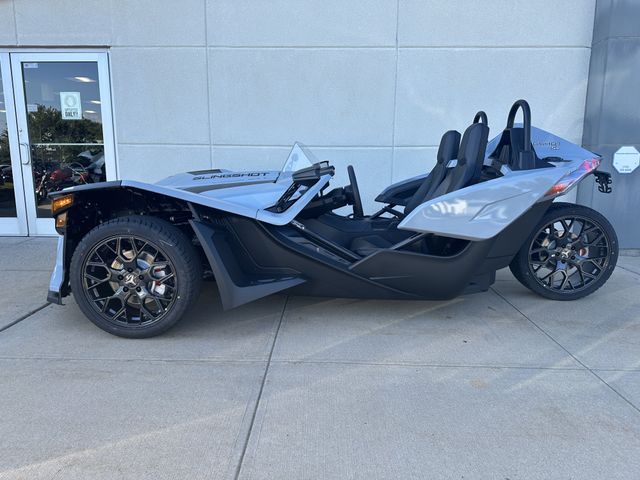 2024 Polaris SLINGSHOT SL MANUALImage 2