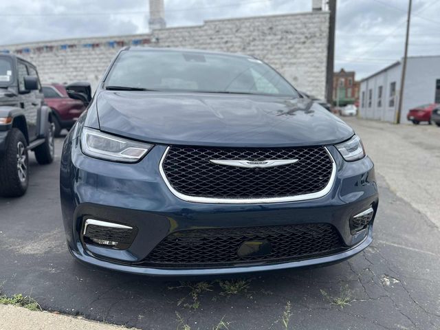 New 2025 Chrysler Pacifica SelectImage 4