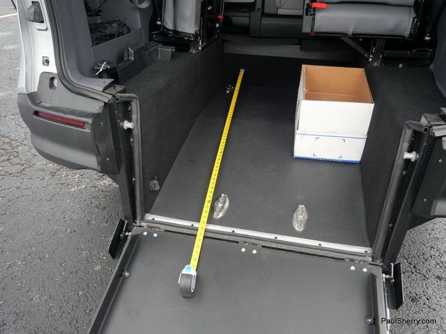 Used 2024 Toyota Sienna LEImage 16