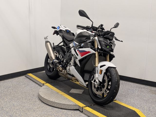 2026 BMW S 1000 R