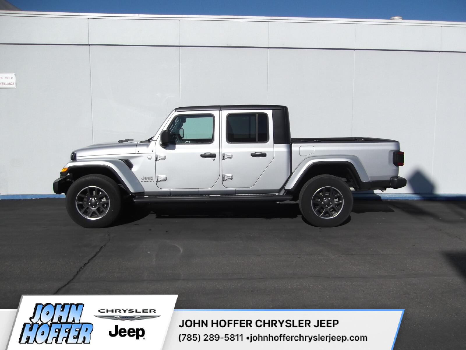 Used 2023 Jeep Gladiator Overland with VIN 1C6HJTFG4PL542207 for sale in Kansas City