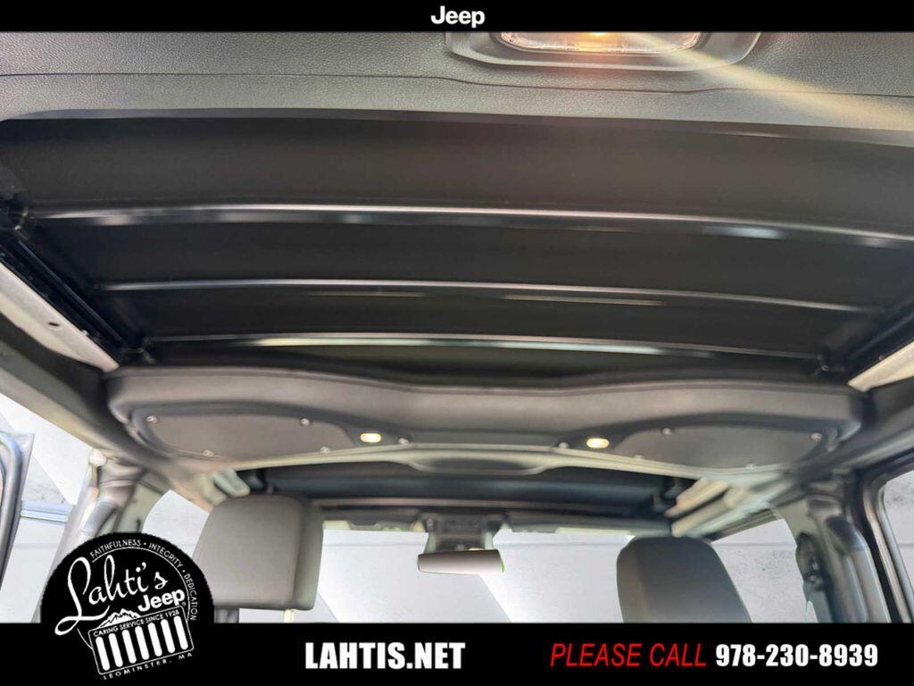 2025 Jeep Wrangler 4-Door Sahara - Photo 18