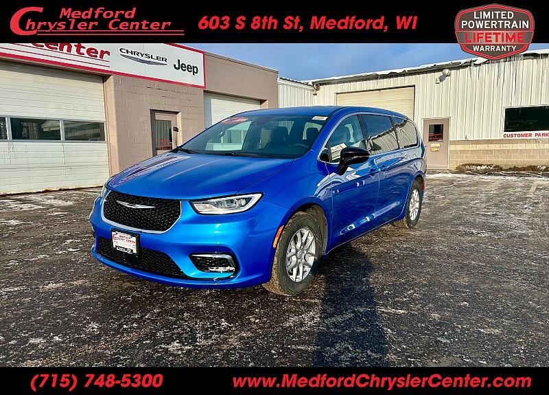 2026 Chrysler Pacifica Select's photo