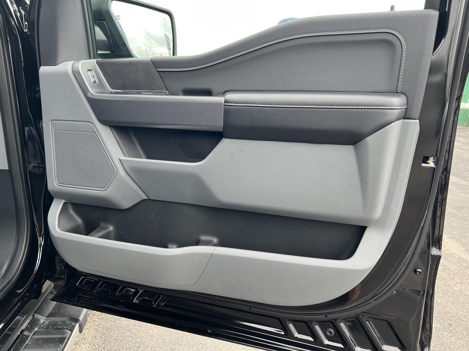 2025 Ford F-150 XLT - Photo 16