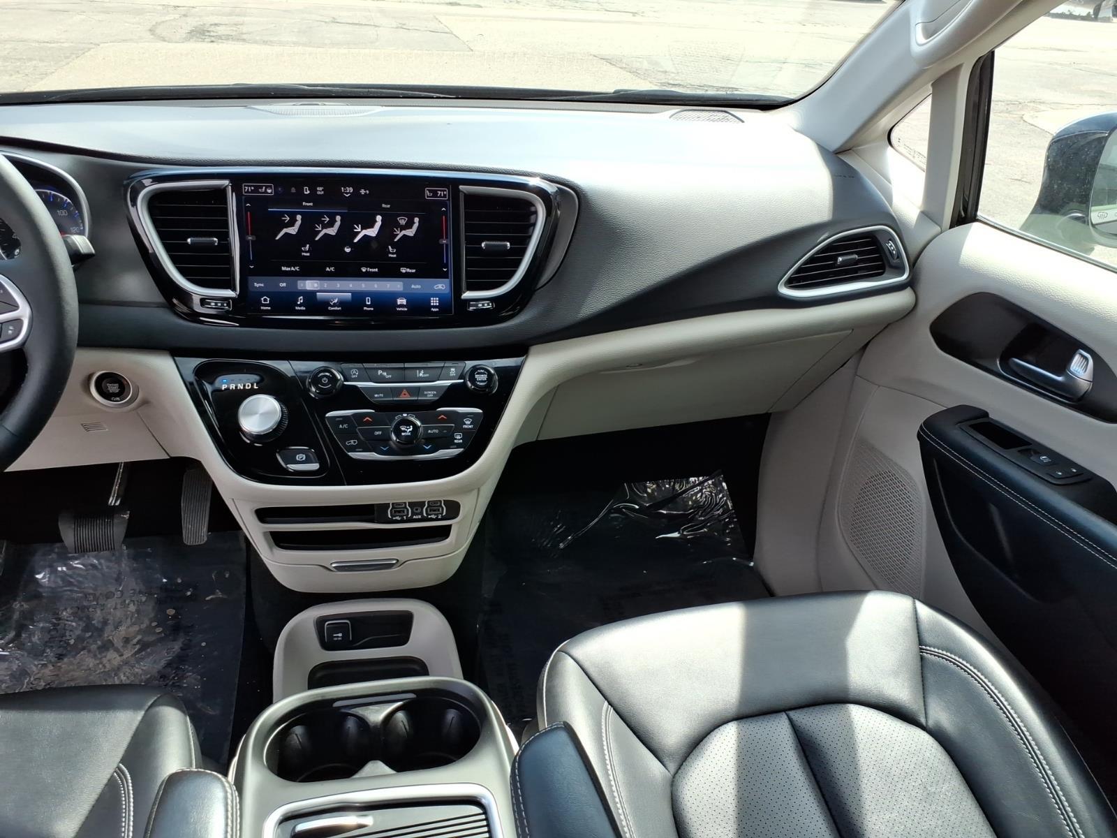 2024 Chrysler Pacifica Touring L - Photo 10