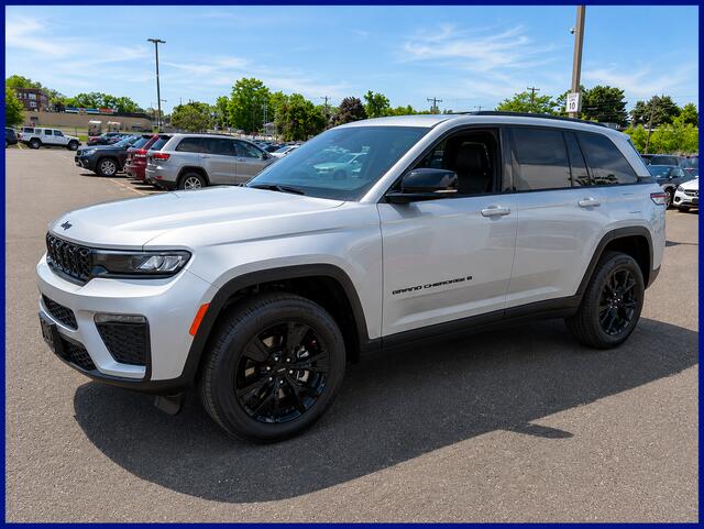 2026 Jeep Grand Cherokee Grand Cherokee Laredo Altitude 4x4