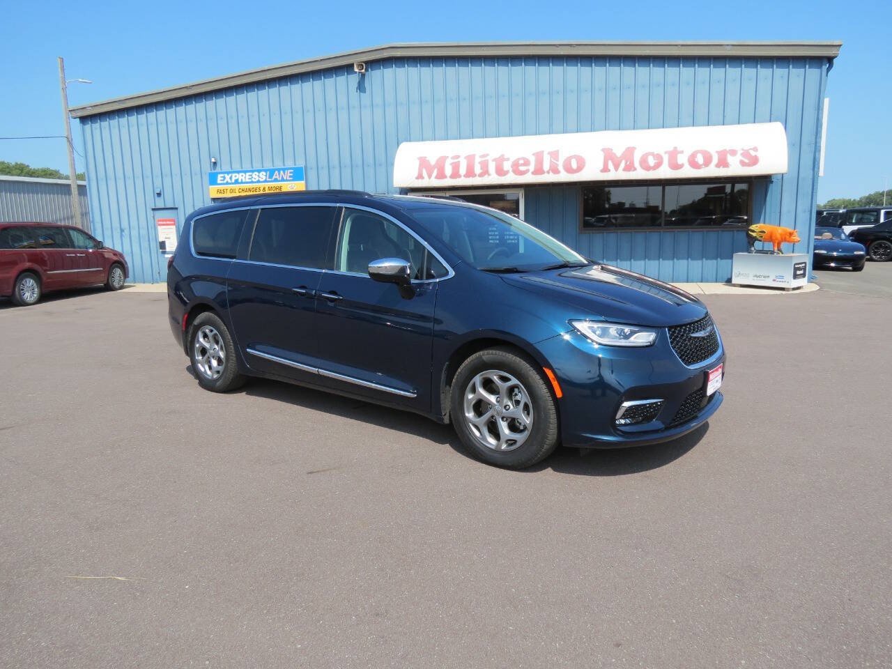 Used 2023 Chrysler Pacifica Limited with VIN 2C4RC1GGXPR570921 for sale in Fairmont, MN