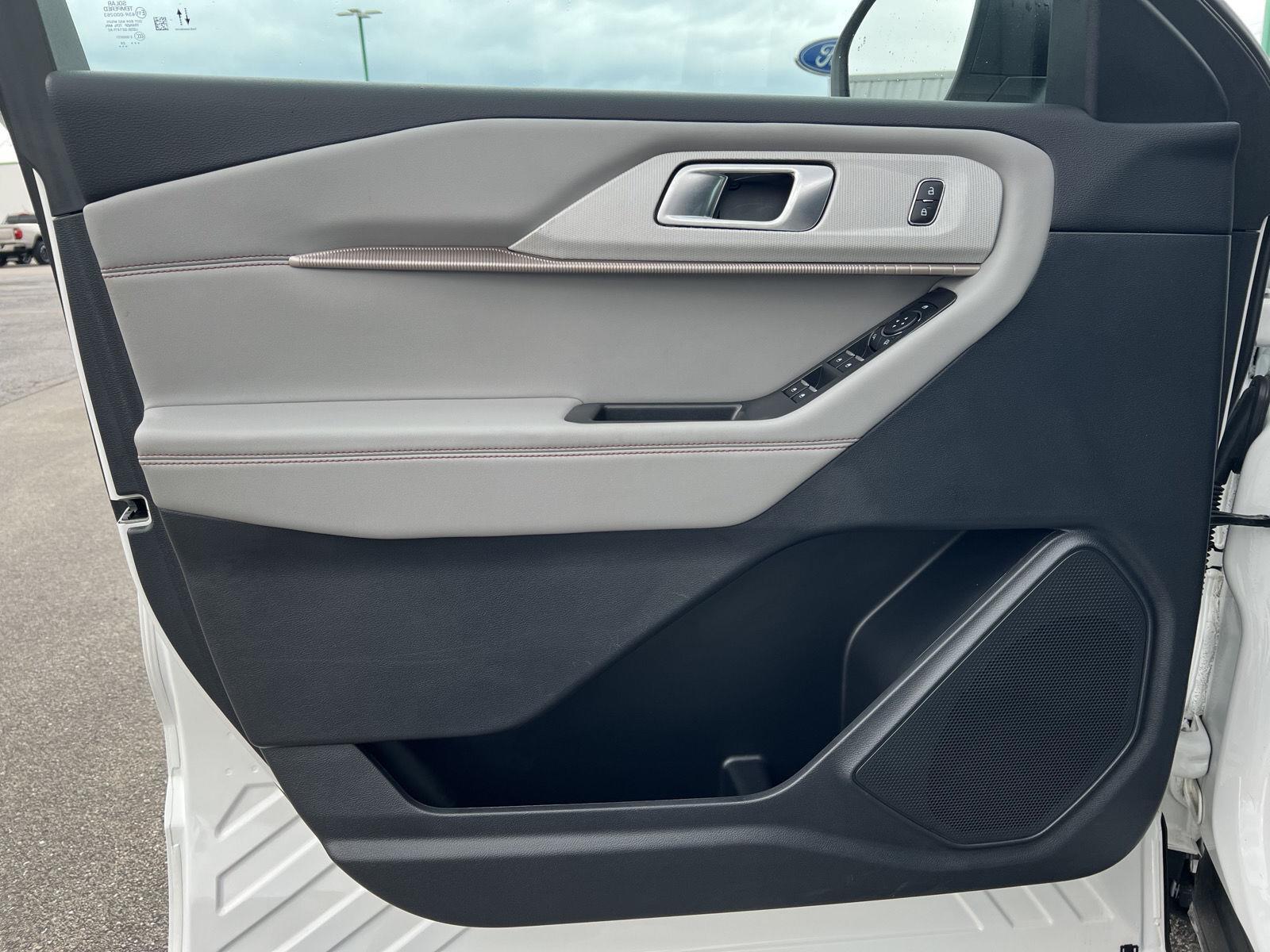 2025 Ford Explorer Active - Photo 13