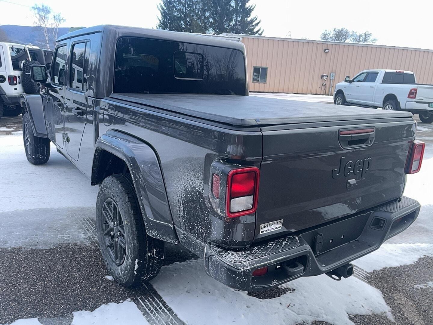 View vehicle photo 7